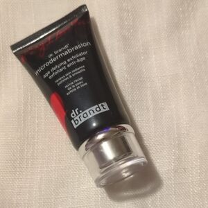 Dr. Brandt Microdermabrasion Exfoliator - Black & Red